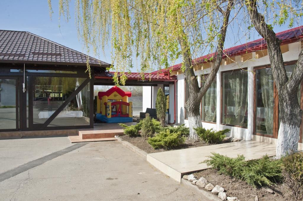 Pension Club Montana Câmpina Exterior photo